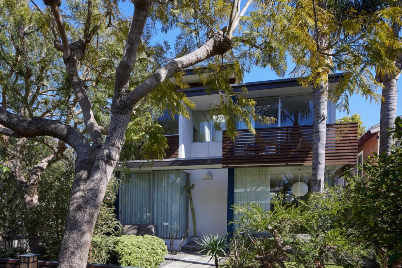Architectural Walk Street Home Venice Elegance - Los Angeles — Photos 3